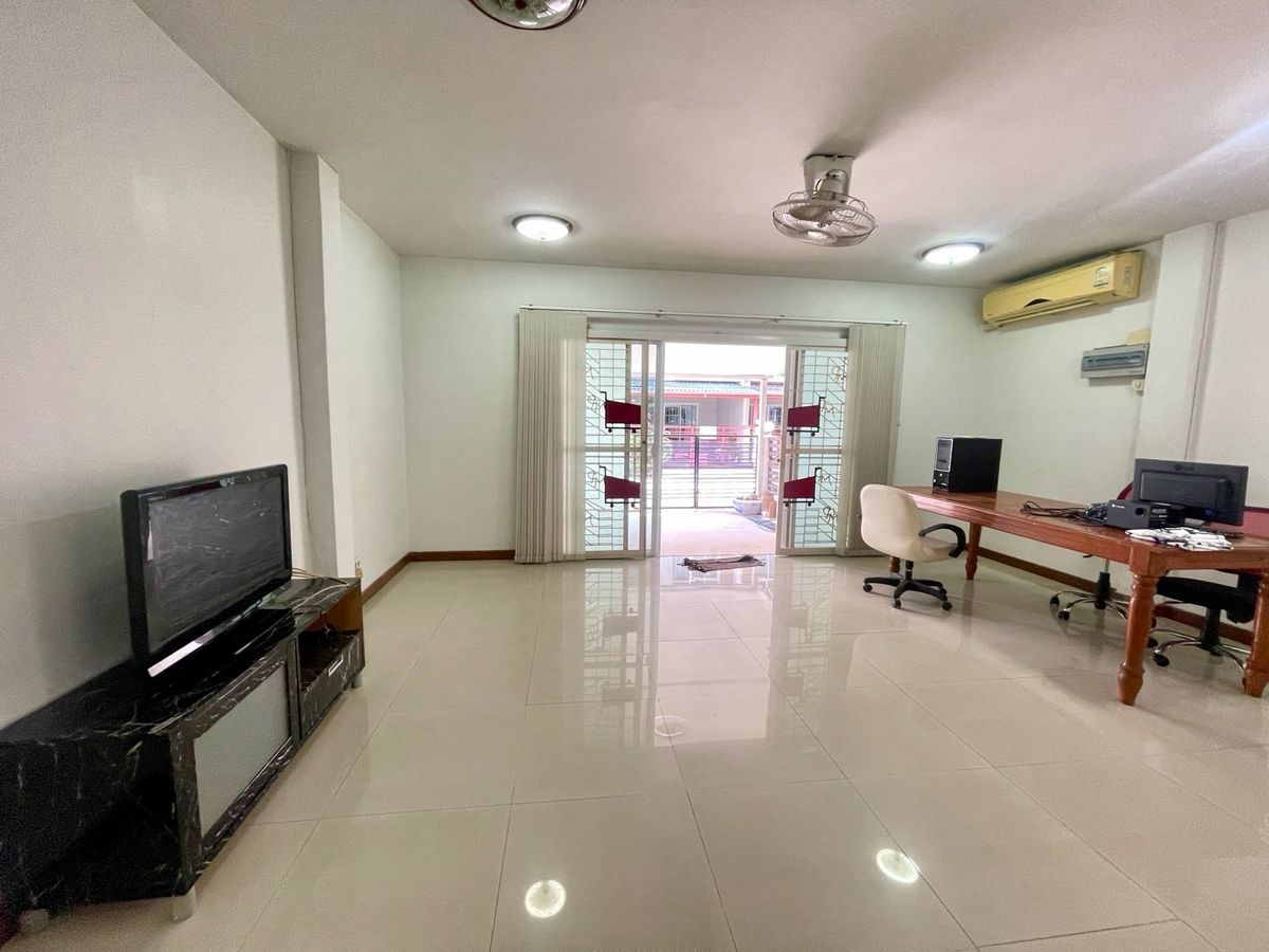 ขายทาวน์โฮมแจ้งวัฒนะ เมืองทอง : ✨ พร้อมขาย! ทาวน์โฮม เดอะ รูฟ แจ้งวัฒนะ (หลังมุม) รีโนเวทใหม่ พื้นที่กว้าง อยู่สบาย