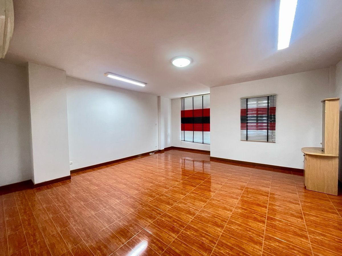 ขายทาวน์โฮมแจ้งวัฒนะ เมืองทอง : ✨ พร้อมขาย! ทาวน์โฮม เดอะ รูฟ แจ้งวัฒนะ (หลังมุม) รีโนเวทใหม่ พื้นที่กว้าง อยู่สบาย