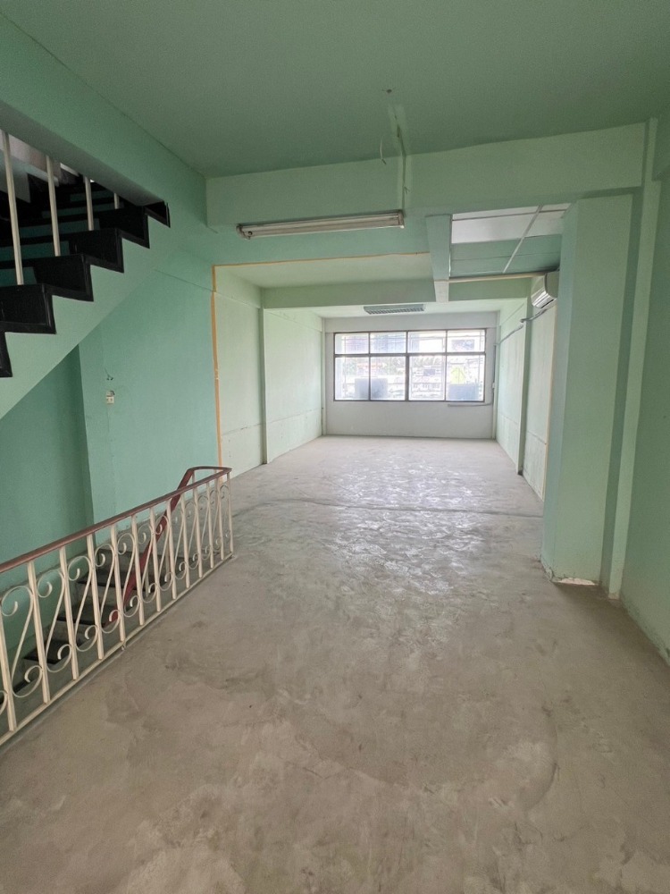 For RentShop HouseOnnut, Udomsuk : OGWL102 Commercial building for rent, Soi Ramkhamhaeng 12, 4 and a half floors, size 200 sq m., usable area 200 sq m., 2 bedrooms, 2 bathrooms, 35,000 baht. 064-959-8900