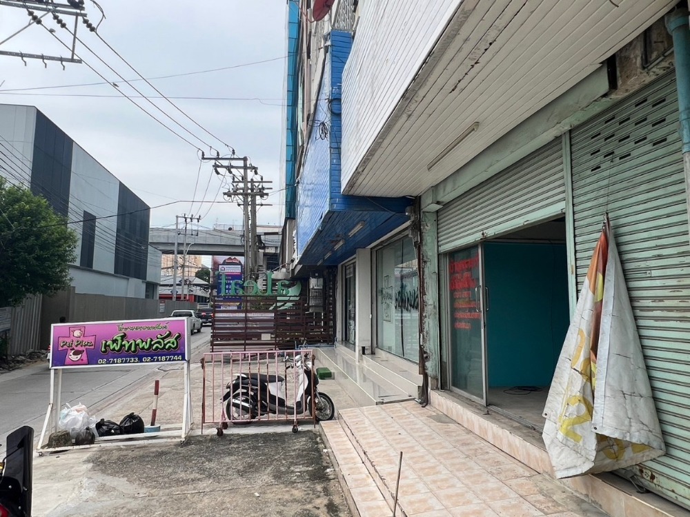 For RentShop HouseOnnut, Udomsuk : OGWL102 Commercial building for rent, Soi Ramkhamhaeng 12, 4 and a half floors, size 200 sq m., usable area 200 sq m., 2 bedrooms, 2 bathrooms, 35,000 baht. 064-959-8900