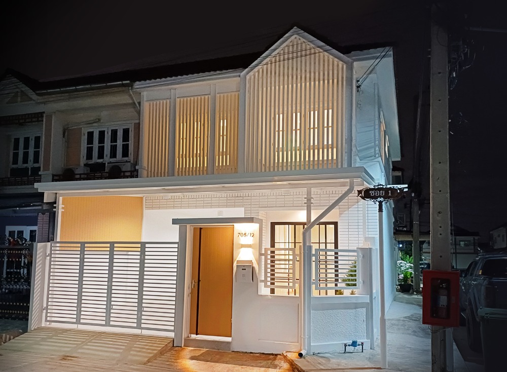 For SaleTownhomeRama 2, Bang Khun Thian : Newly renovated townhome for sale ❗ Minimal style, ready to move in ♦️ Width 6 meters ♦️ Very good location 🏠 It's a house on the edge of the house 🌟 Easy to find food, convenient travel 🚗 Enter via Rama 2 Road. –Along the Pracha Uthit Expressway 📌Ne