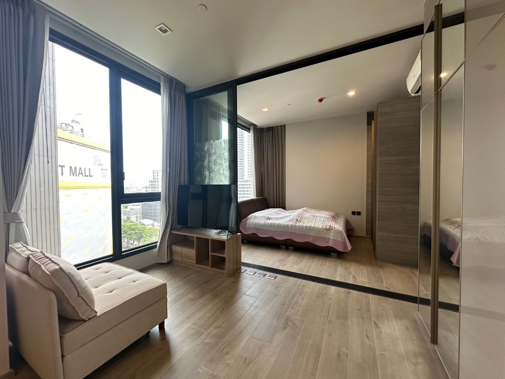 For RentCondoLadprao, Central Ladprao : 1 bedroom, corner room for rent, Lat Phrao Intersection location.