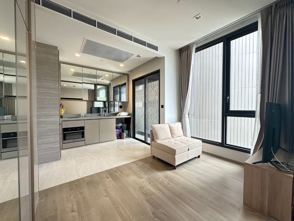 For RentCondoLadprao, Central Ladprao : 1 bedroom, corner room for rent, Lat Phrao Intersection location.