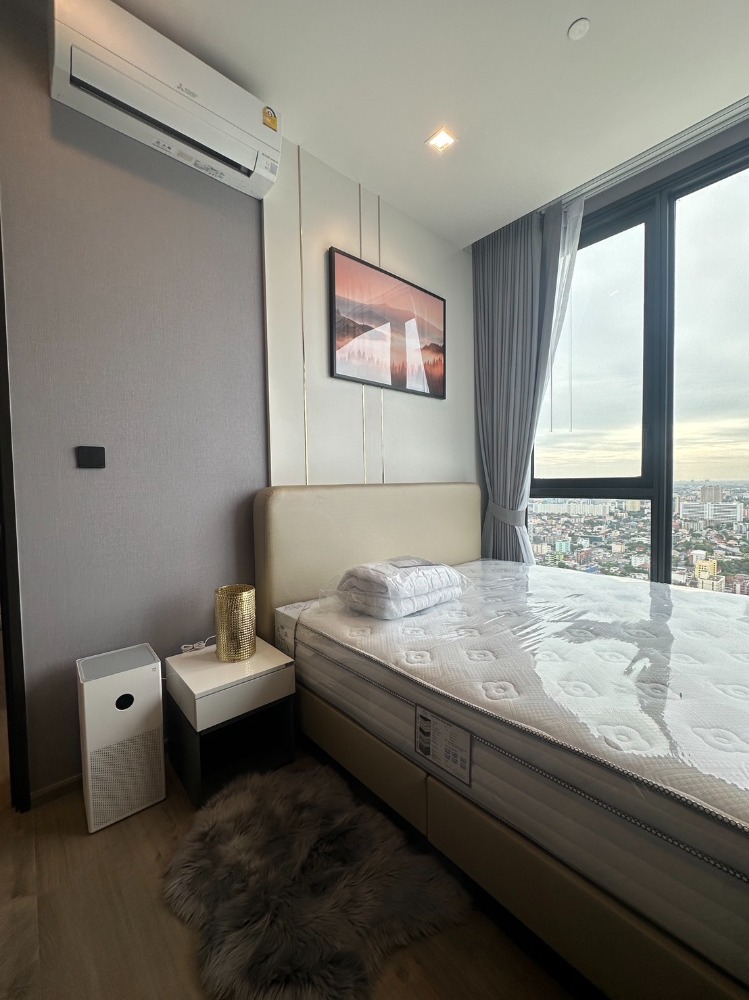 For RentCondoLadprao, Central Ladprao : For rent, 2 bedrooms, 1 bathroom, high floor, corner room, fully furnished, ready to move in.