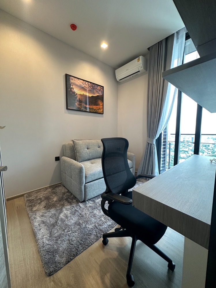 For RentCondoLadprao, Central Ladprao : For rent, 2 bedrooms, 1 bathroom, high floor, corner room, fully furnished, ready to move in.