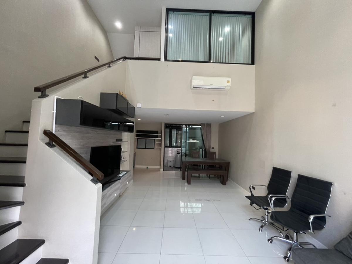For RentTownhomeKasetsart, Ratchayothin : For rent, house in the middle of Vibhavadi city, corner house, beginning of the project, Soi Vibhavadi 64, Chaeng Watthana Soi 1, near BTS Rajabhat Phra Nakhon, Kasetsart University, Sripathum University and the Red Line