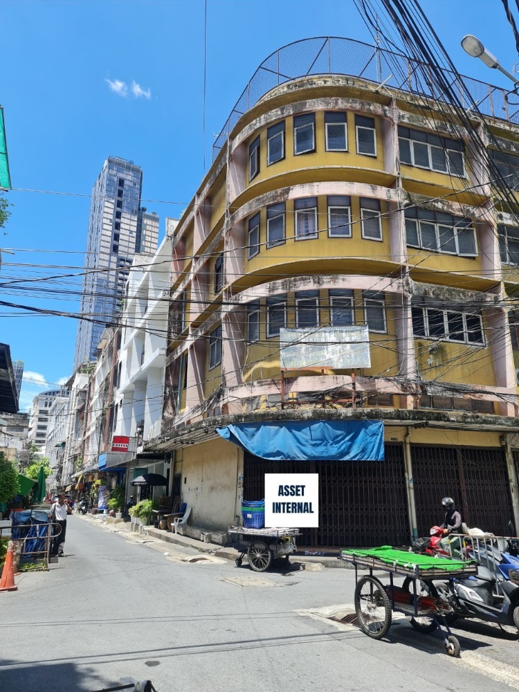 For SaleShop HouseSilom, Saladaeng, Bangrak : For sale: 4-story building, 2 units, corner room, Silom Soi 20, 100 meters into the alley, area 20 square meters, 4 bedrooms, 4 bathrooms, Silom Road, Bang Rak District, Bangkok.