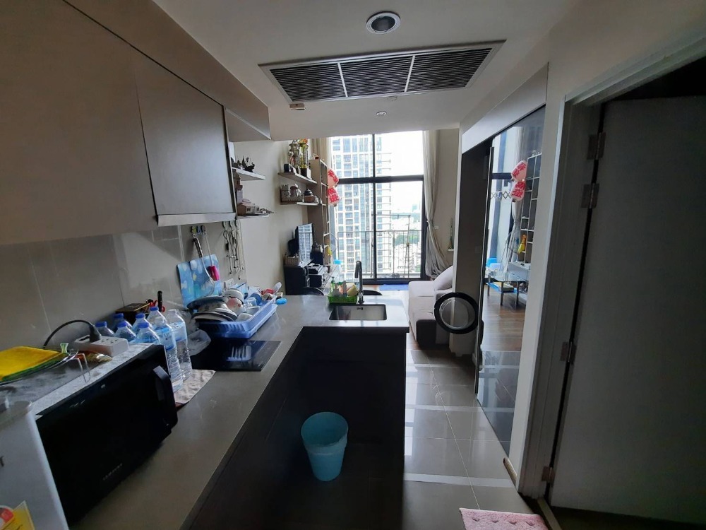 For SaleCondoSapankwai,Jatujak : Selling at a loss, BTS Saphan Khwai Condo, bought for 5.59, selling for 5.39 million baht, specially decorated room, very new, fully furnished, owner is selling it himself.