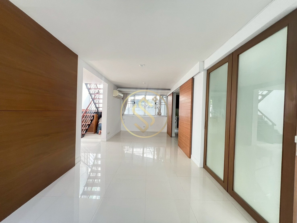 For SaleHouseAri,Anusaowaree : Urgent sale! 2-story corner twin house, Ari Samphan 4 location, 50 square wah, 220 square meters.