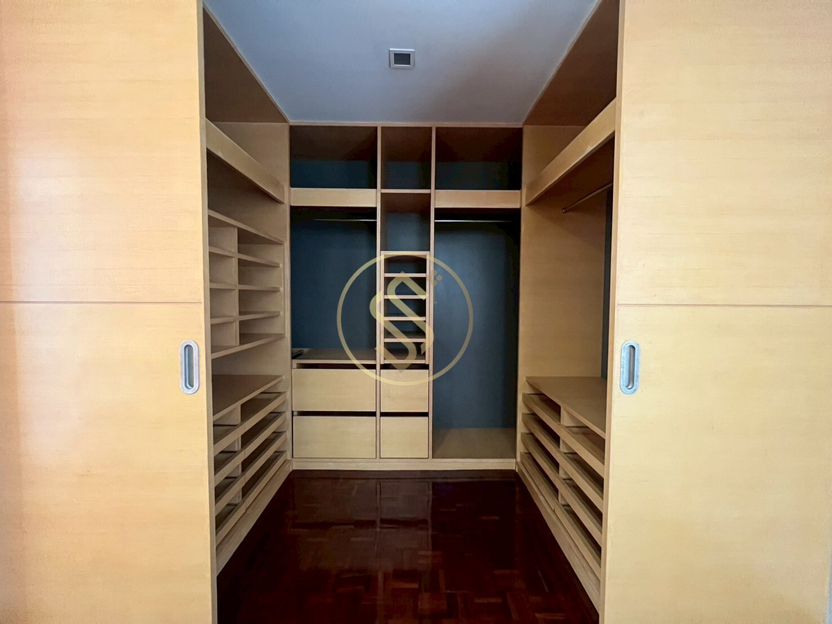 For SaleHouseAri,Anusaowaree : Urgent sale! 2-story corner twin house, Ari Samphan 4 location, 50 square wah, 220 square meters.