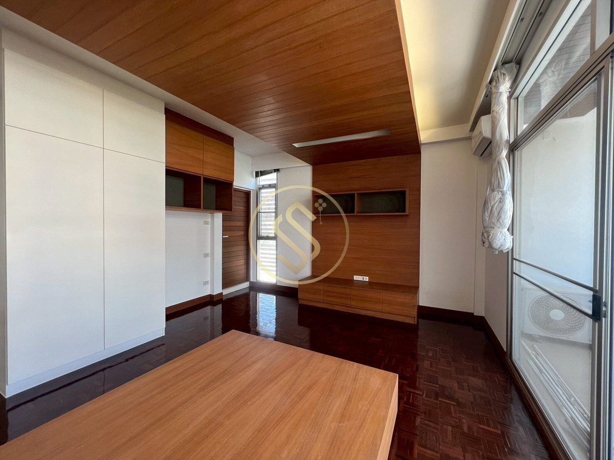 For SaleHouseAri,Anusaowaree : Urgent sale! 2-story corner twin house, Ari Samphan 4 location, 50 square wah, 220 square meters.