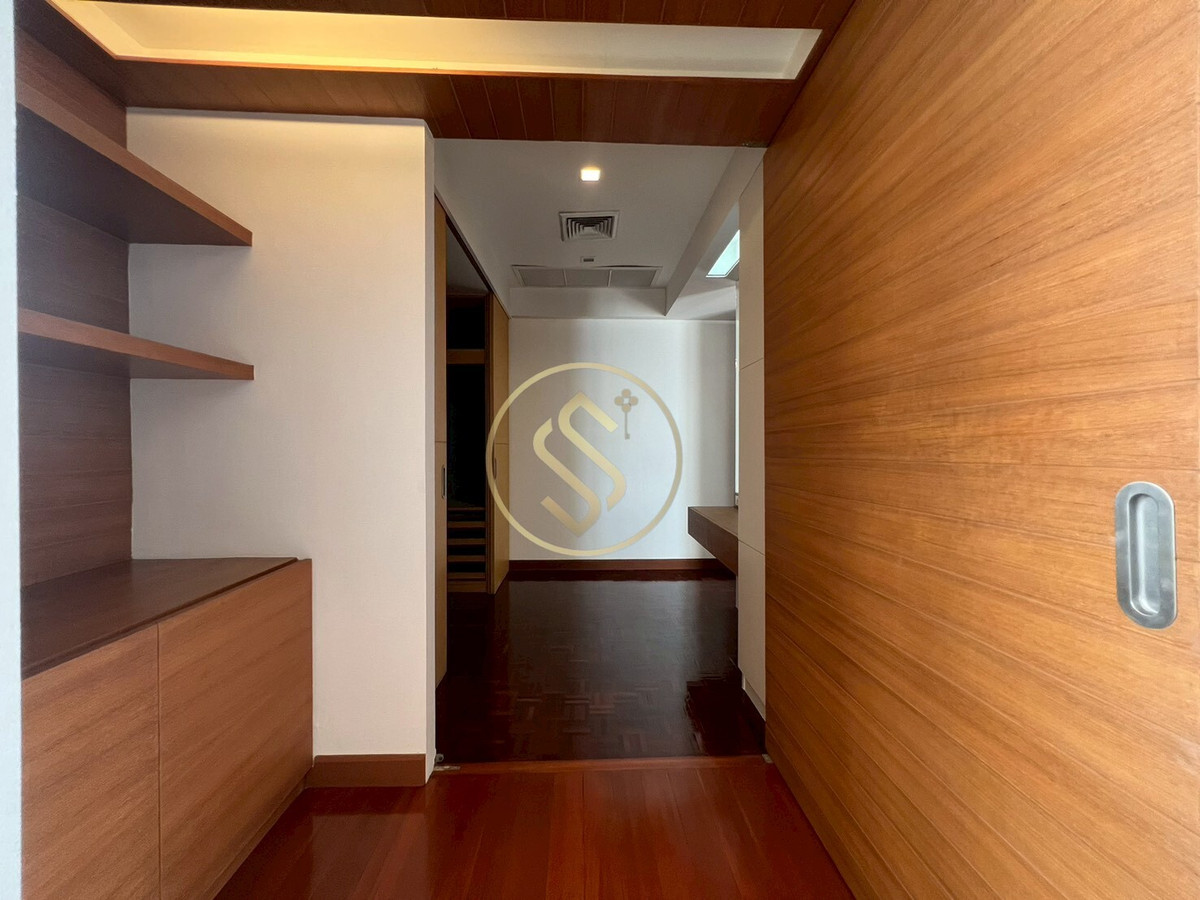 For SaleHouseAri,Anusaowaree : Urgent sale! 2-story corner twin house, Ari Samphan 4 location, 50 square wah, 220 square meters.