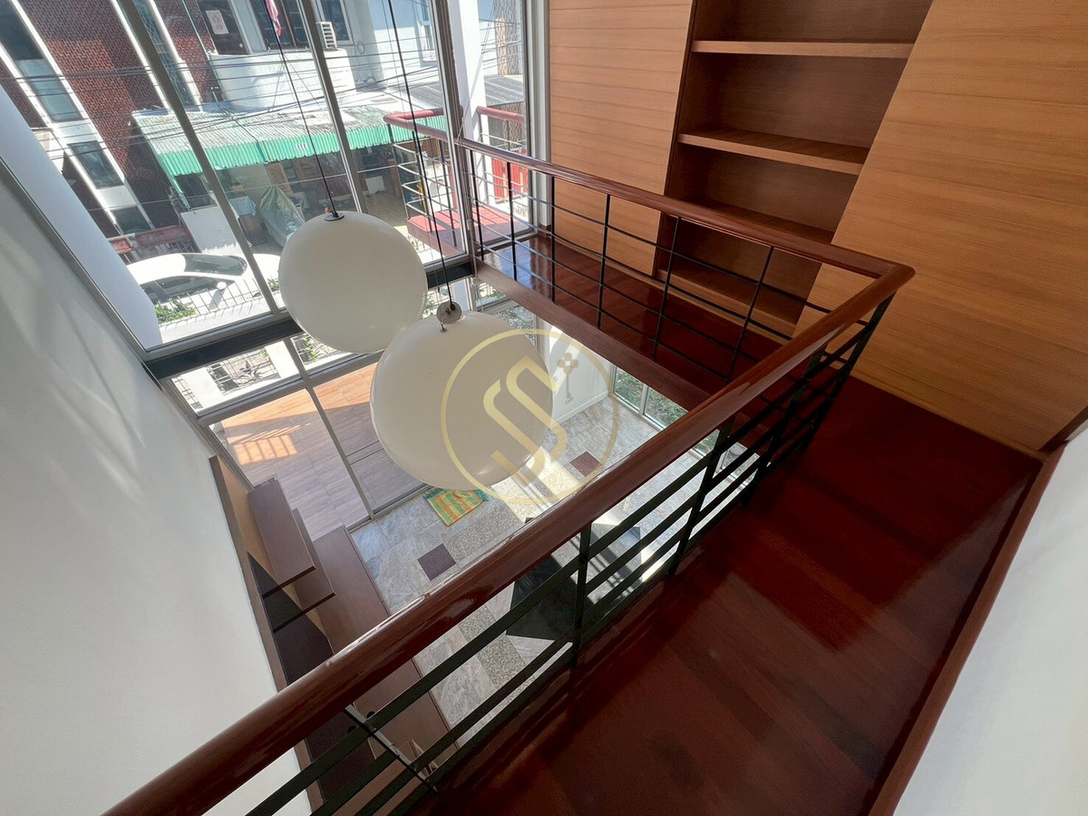 For SaleHouseAri,Anusaowaree : Urgent sale! 2-story corner twin house, Ari Samphan 4 location, 50 square wah, 220 square meters.