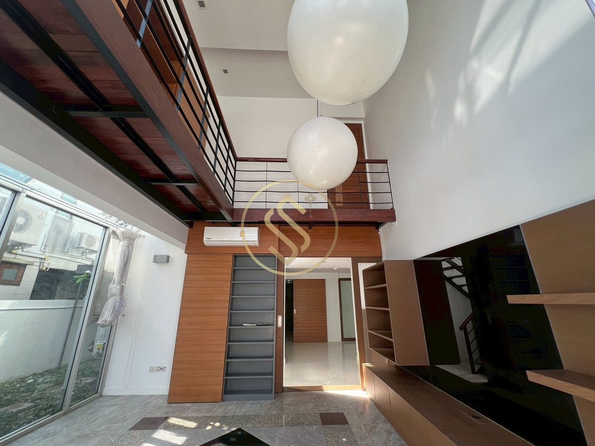 For SaleHouseAri,Anusaowaree : Urgent sale! 2-story corner twin house, Ari Samphan 4 location, 50 square wah, 220 square meters.