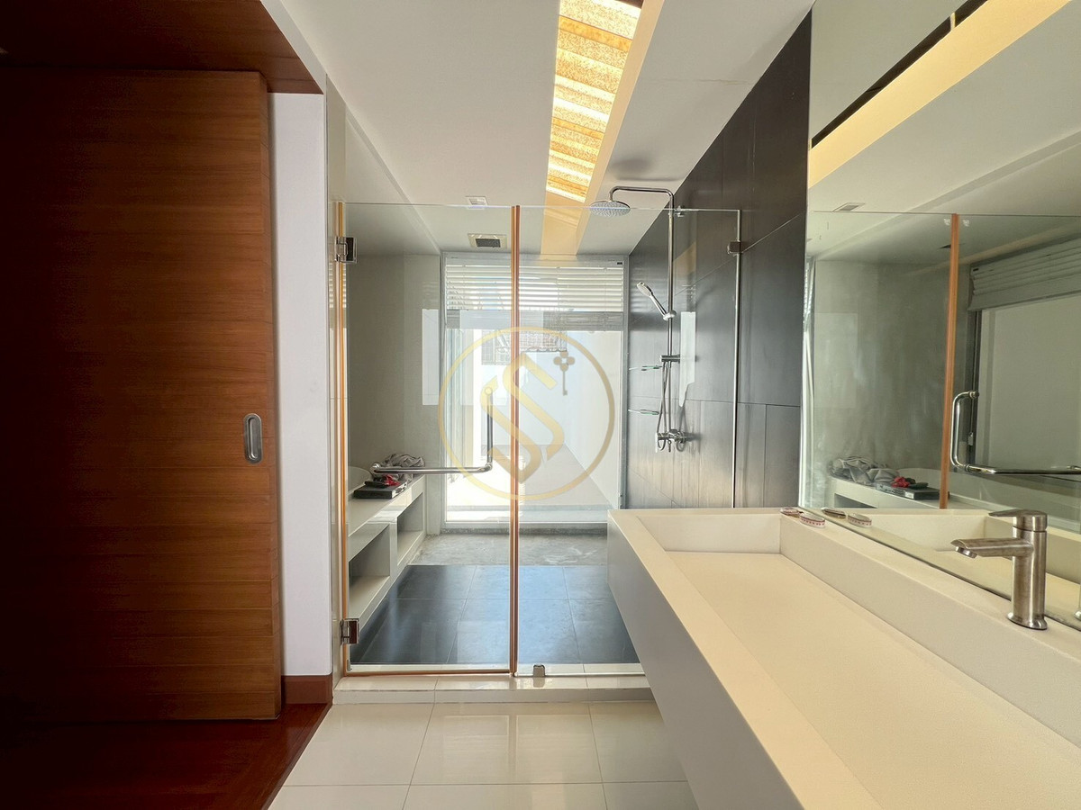 For SaleHouseAri,Anusaowaree : Urgent sale! 2-story corner twin house, Ari Samphan 4 location, 50 square wah, 220 square meters.