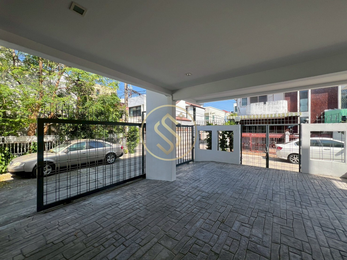 For SaleHouseAri,Anusaowaree : Urgent sale! 2-story corner twin house, Ari Samphan 4 location, 50 square wah, 220 square meters.