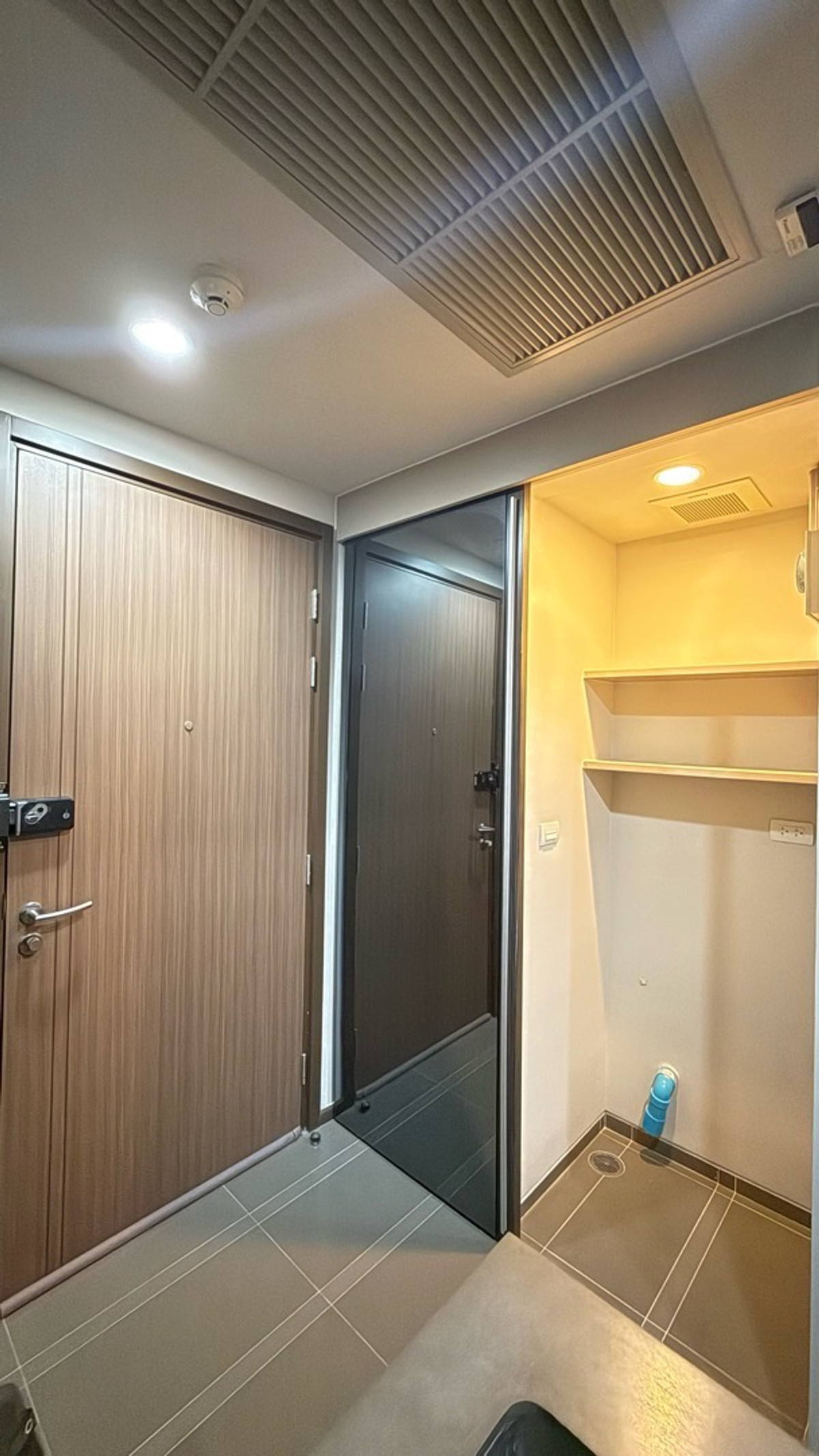 ขายคอนโดสะพานควาย จตุจักร : ไม่ติดคนเช่า Ready to move 1 นอน ขาย ห้องใหม่ 31 ตรม Hot hit 4.09 ล้าน เช่าได้16,000