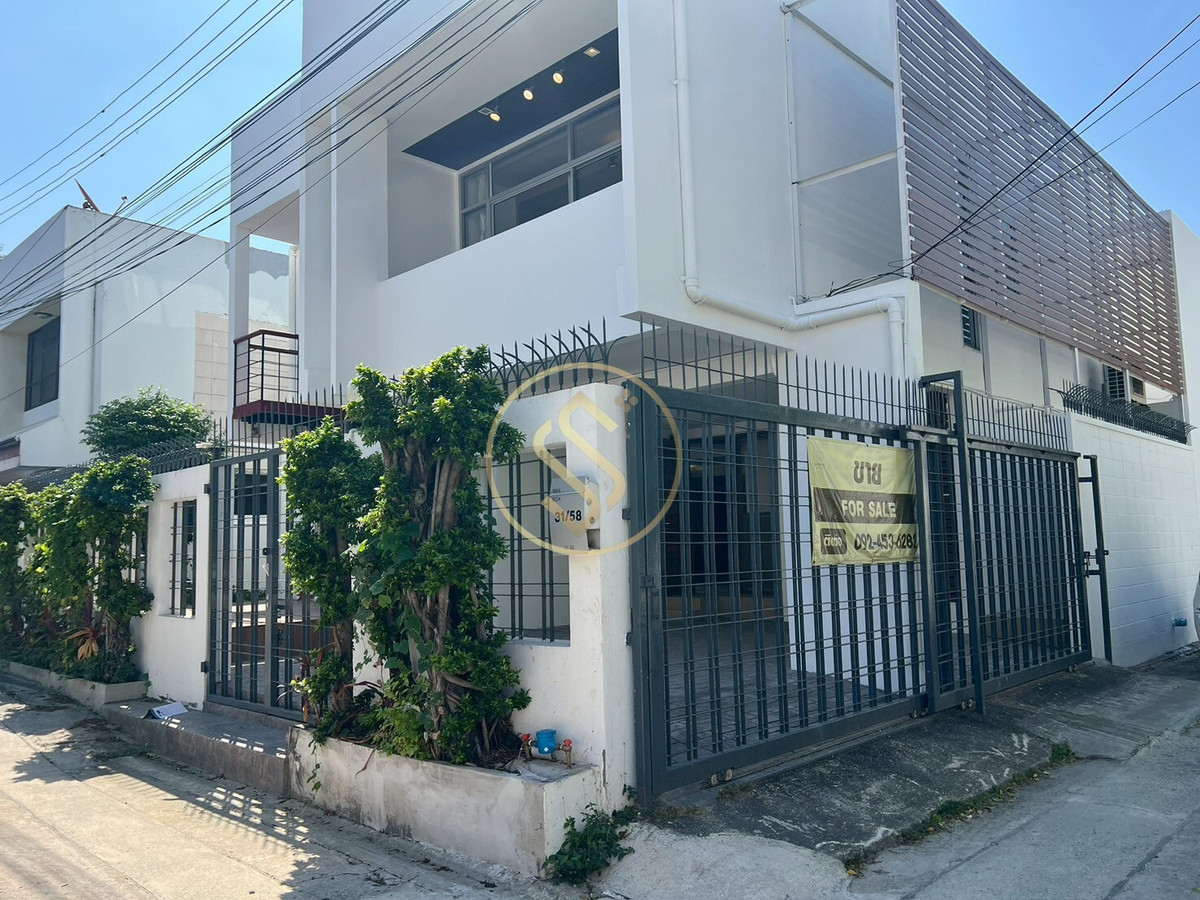 For SaleHouseAri,Anusaowaree : Urgent sale! 2-story corner twin house, Ari Samphan 4 location, 50 square wah, 220 square meters.