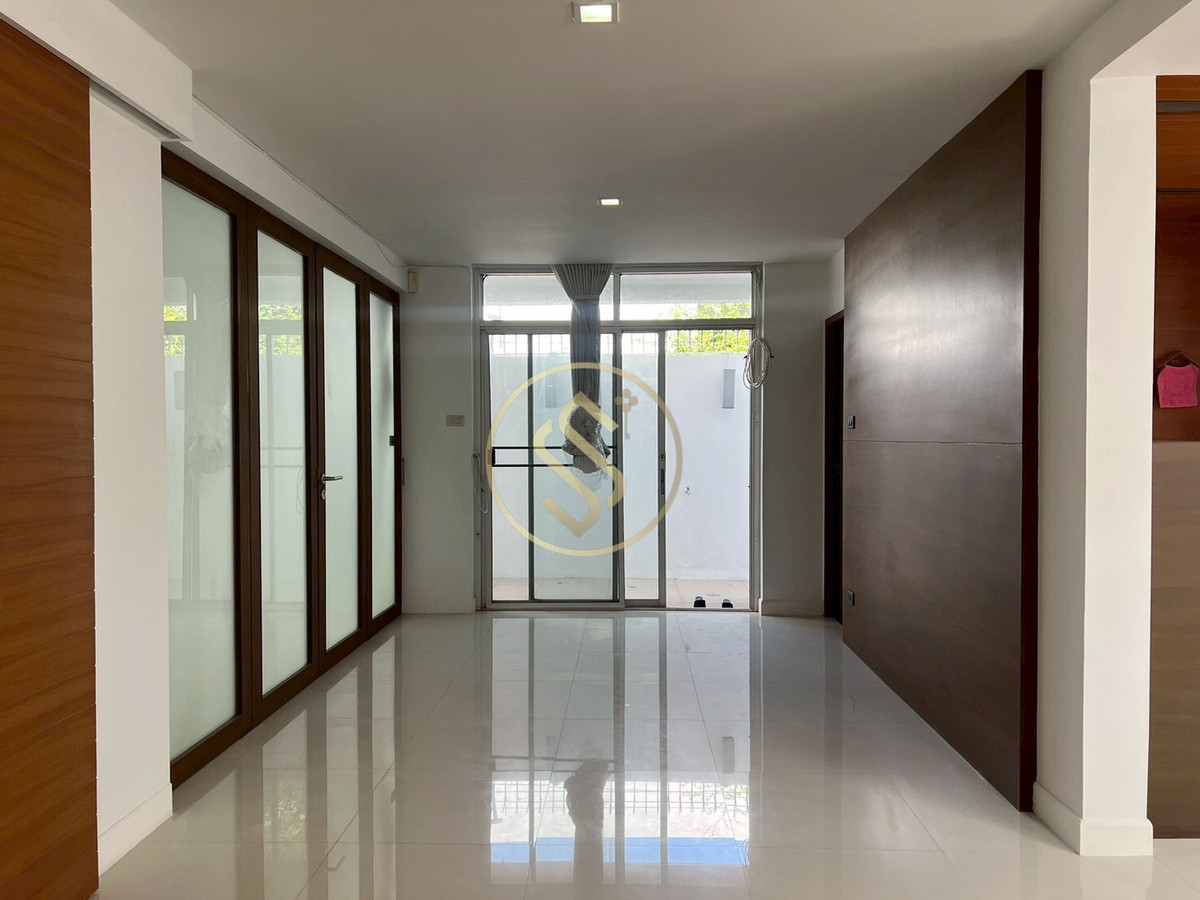 For SaleHouseAri,Anusaowaree : Urgent sale! 2-story corner twin house, Ari Samphan 4 location, 50 square wah, 220 square meters.
