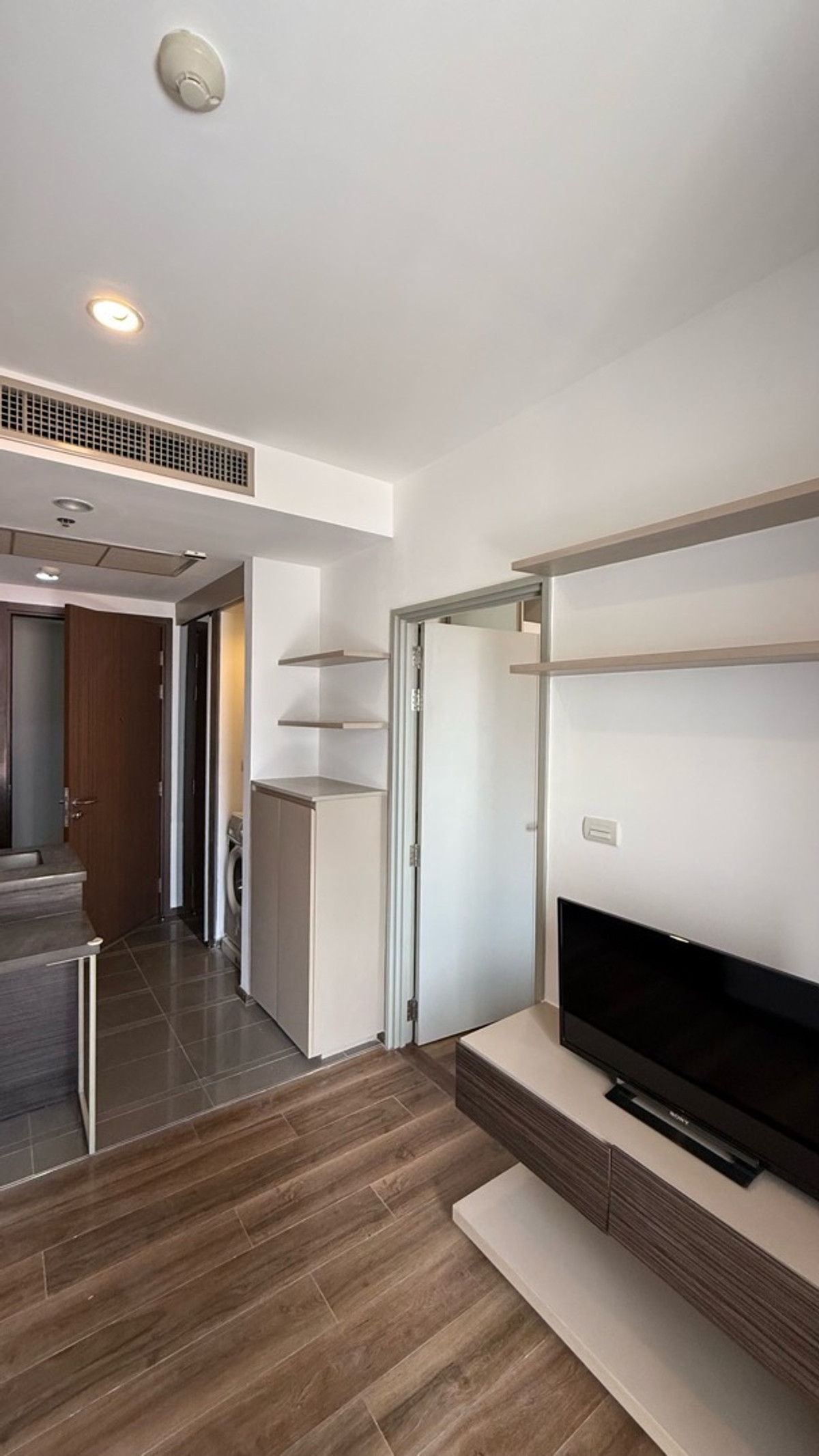 ขายคอนโดสะพานควาย จตุจักร : 31 SQM 4,090,000  / rent 16,000 