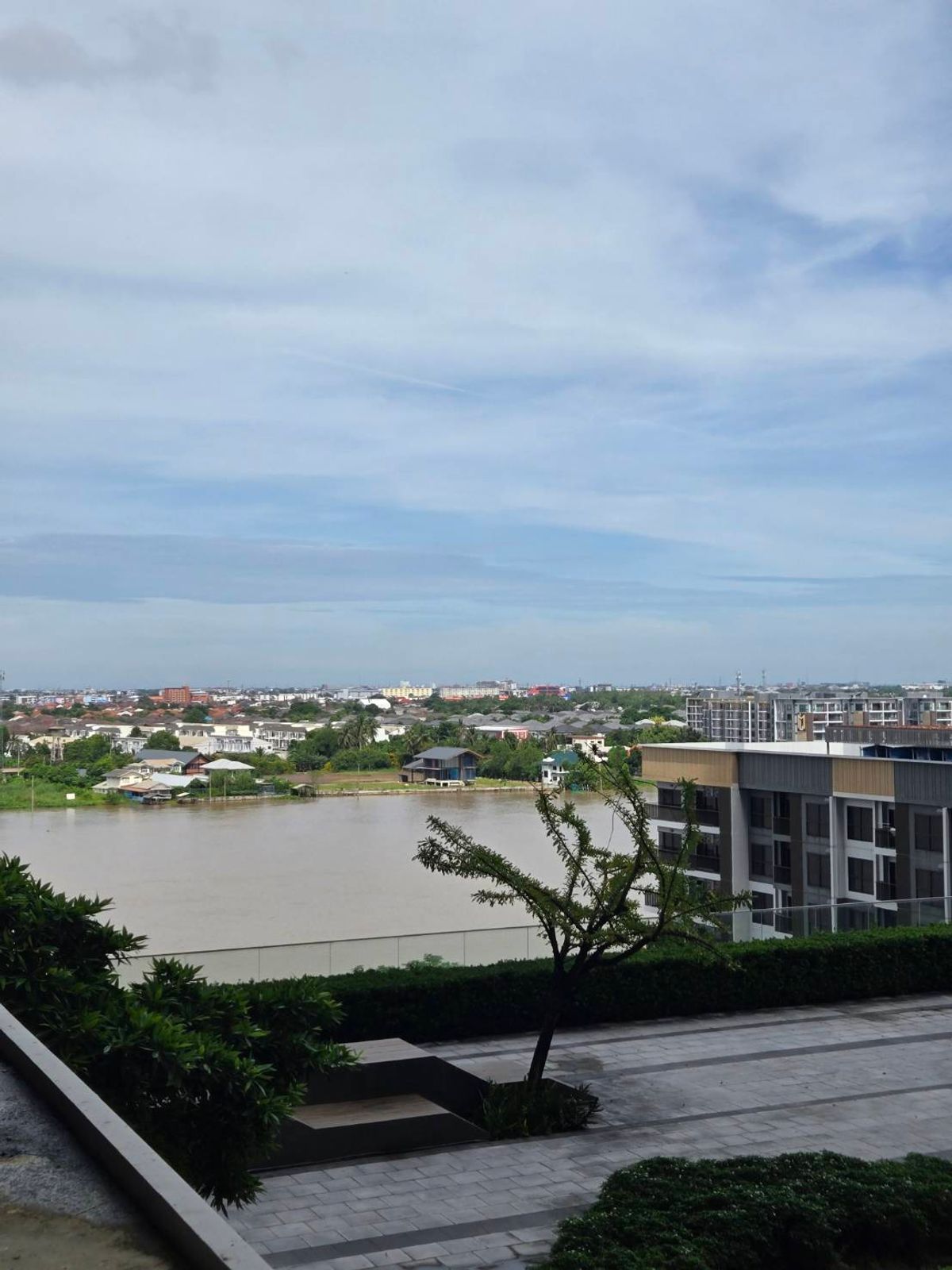 For SaleCondoRattanathibet, Sanambinna : For sale: The Politan Rive, river view, central garden, just come and move in.