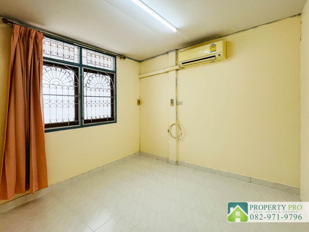 ขายทาวน์โฮมรัชดา ห้วยขวาง : ขาย บ้าน อโศก วิลล่า รัชดาภิเษก ซอย 3 ทาวน์เฮาส์ 2 ชั้น 3 ห้องนอน 22 ตรว 92 ตรม อยู่หลัง Fortune Town ใกล้ MRT พระราม 9 ห้วยขวาง ดินแดง : VW24S-002