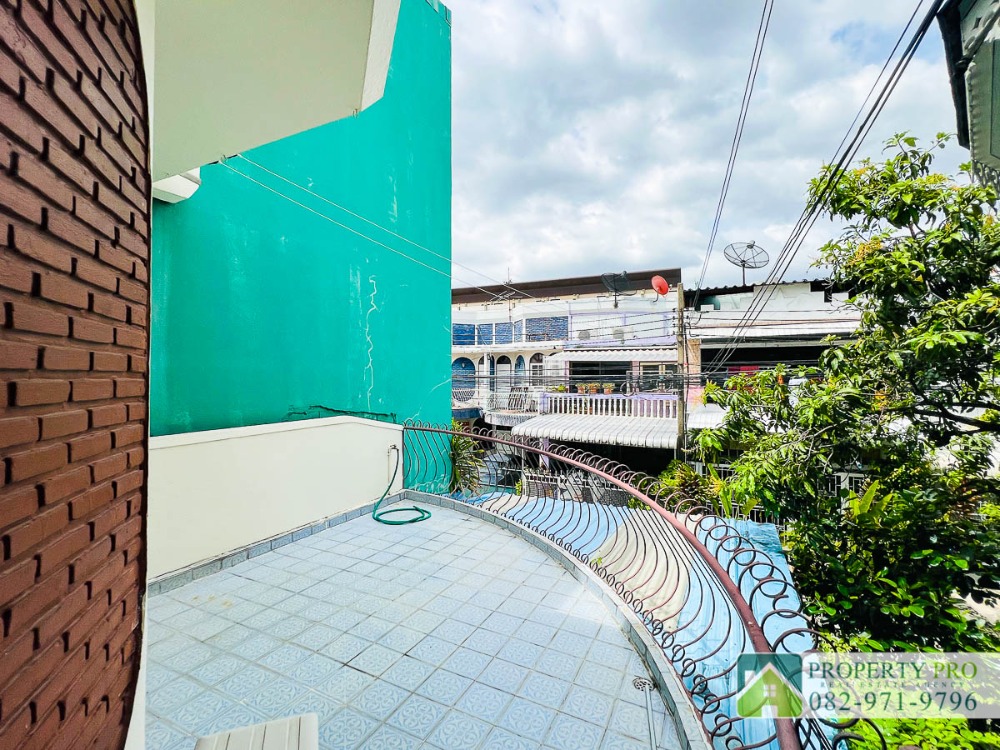 ขายทาวน์โฮมรัชดา ห้วยขวาง : ขาย บ้าน อโศก วิลล่า รัชดาภิเษก ซอย 3 ทาวน์เฮาส์ 2 ชั้น 3 ห้องนอน 22 ตรว 92 ตรม อยู่หลัง Fortune Town ใกล้ MRT พระราม 9 ห้วยขวาง ดินแดง : VW24S-002