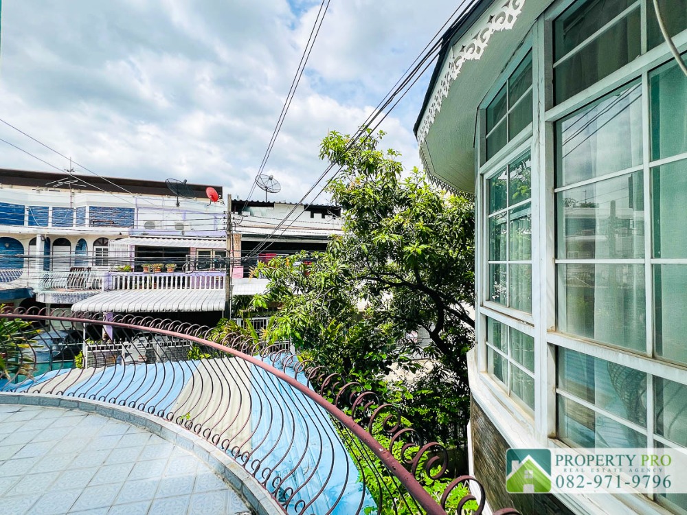 ขายทาวน์โฮมรัชดา ห้วยขวาง : ขาย บ้าน อโศก วิลล่า รัชดาภิเษก ซอย 3 ทาวน์เฮาส์ 2 ชั้น 3 ห้องนอน 22 ตรว 92 ตรม อยู่หลัง Fortune Town ใกล้ MRT พระราม 9 ห้วยขวาง ดินแดง : VW24S-002