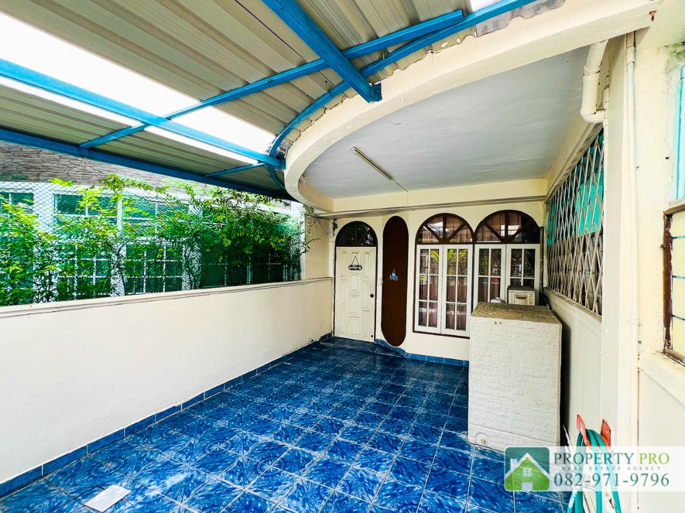 ขายทาวน์โฮมรัชดา ห้วยขวาง : ขาย บ้าน อโศก วิลล่า รัชดาภิเษก ซอย 3 ทาวน์เฮาส์ 2 ชั้น 3 ห้องนอน 22 ตรว 92 ตรม อยู่หลัง Fortune Town ใกล้ MRT พระราม 9 ห้วยขวาง ดินแดง : VW24S-002