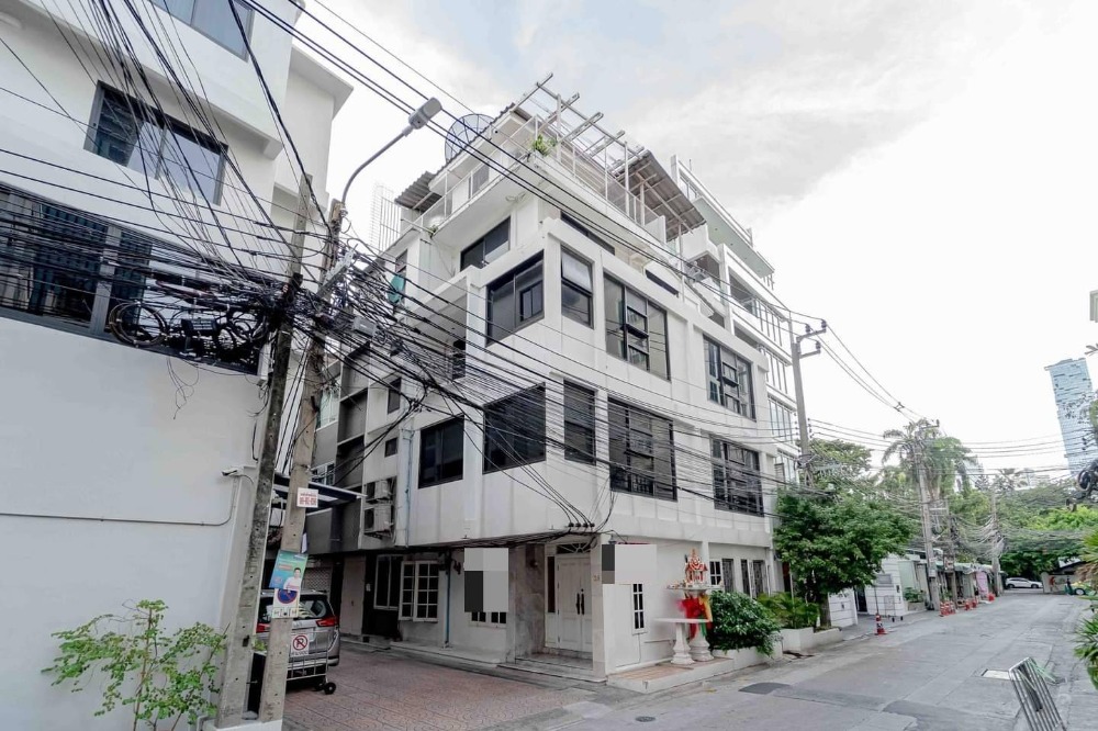 For RentTownhomeSilom, Saladaeng, Bangrak : ♦ Prime Location ♦ Townhouse 5 storey 5 beds | 20.00 sq.w. 350.00 sq.m. | near Silom Complex 1 mins, BNH hospital 3 mins, MRT Silom 5 mins