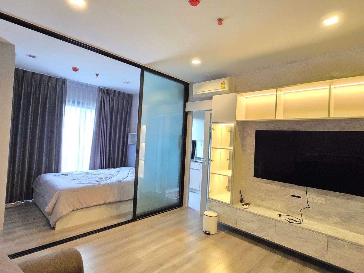 For SaleCondoRattanathibet, Sanambinna : For sale: The Politan Rive, river view, central garden, just come and move in.