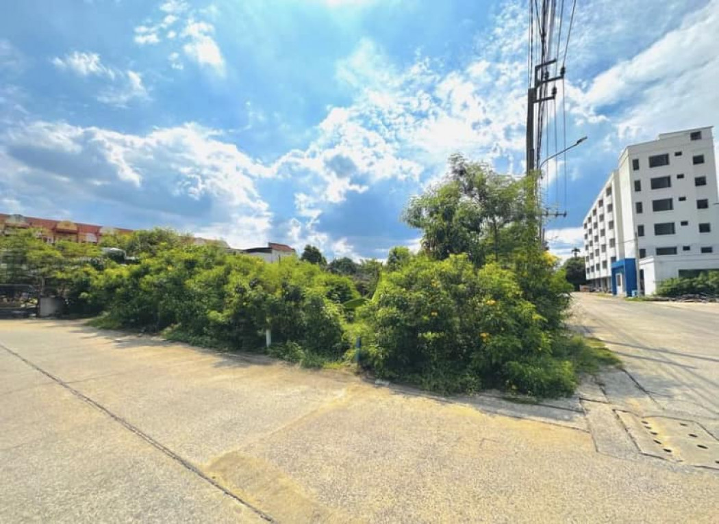 For SaleLandMin Buri, Romklao : Land for sale, land for sale, filled in, 113 sq.w., corner plot, Soi Ramkhamhaeng 172, enter Soi 500, near MRT Orange, on both sides of the road, 9 meters wide, 3-phase electricity, water supply, Ramkhamhaeng 172, 113 sq.w.