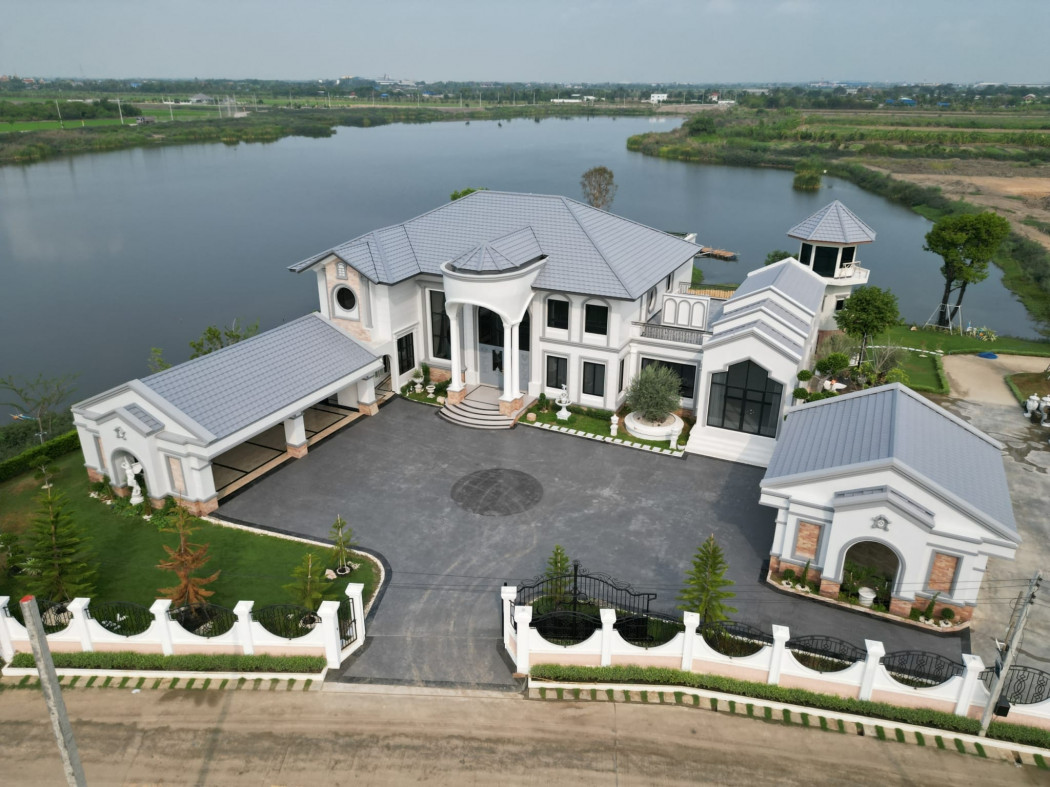 For SaleHouseNonthaburi, Bang Yai, Bangbuathong : For sale, large luxury mansion next to the lake, Sai Noi District, Nonthaburi.