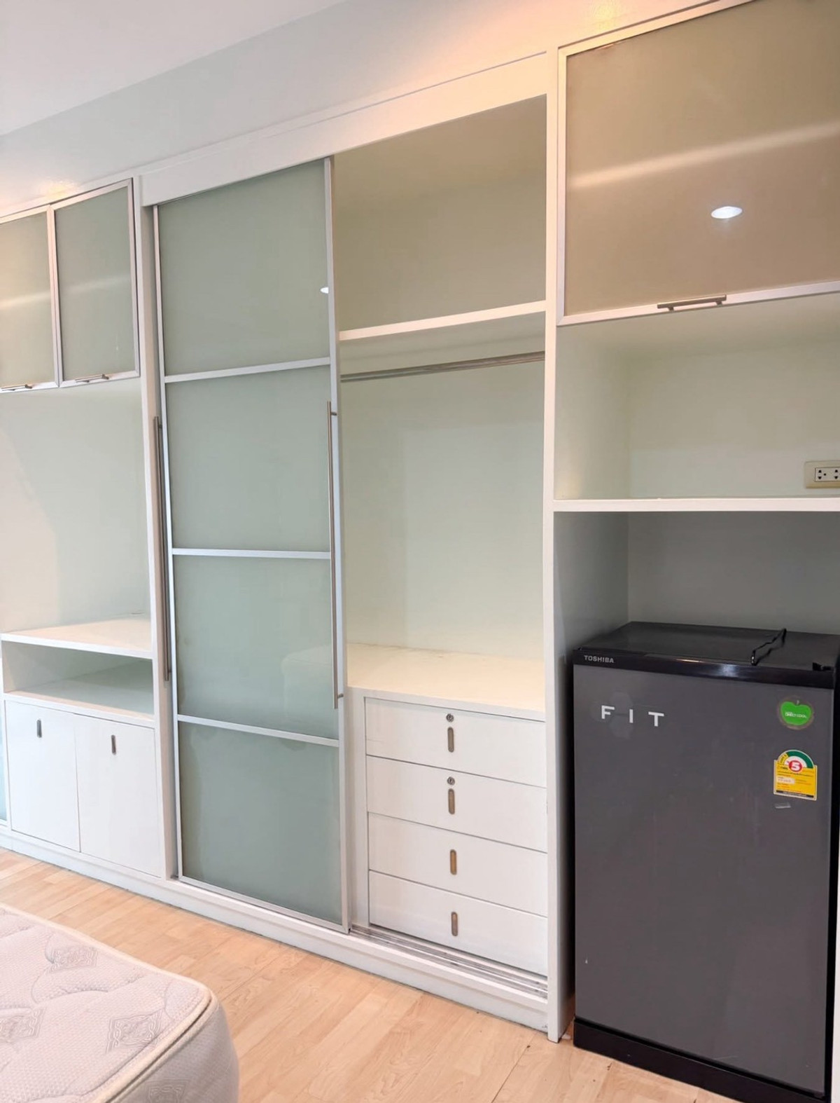 For RentCondoAri,Anusaowaree : ★ Noble Lite Ari ★ 32 sq m., 10+th floor (studio), ★ near BTS Ari ★ near La Villa, Big C Phahonyothin, University of the Thai Chamber of Commerce ★ Many amenities ★ Complete electrical appliances