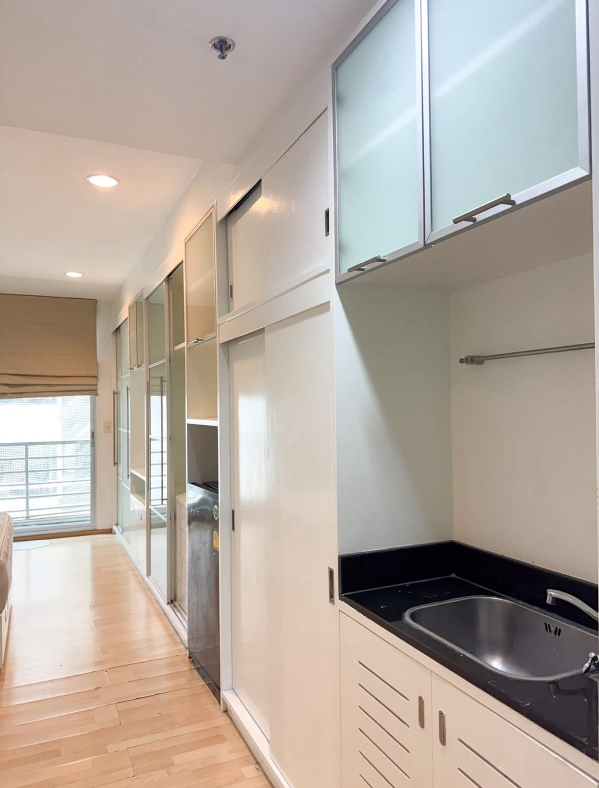 For RentCondoAri,Anusaowaree : ★ Noble Lite Ari ★ 32 sq m., 10+th floor (studio), ★ near BTS Ari ★ near La Villa, Big C Phahonyothin, University of the Thai Chamber of Commerce ★ Many amenities ★ Complete electrical appliances