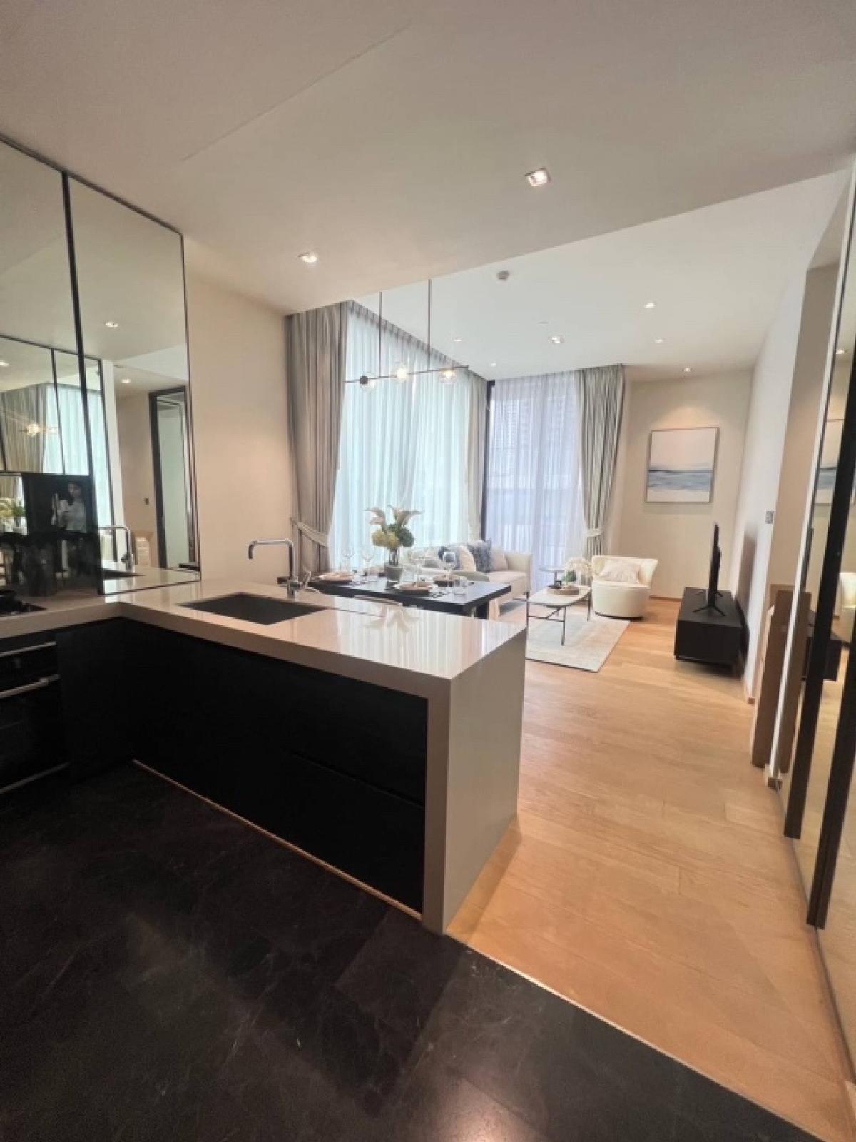 ขายคอนโดวิทยุ ชิดลม หลังสวน : 📢👇 Sell with tenant til 31/10/26
DONT MISS THIS SPECIAL UNIT !! Only 300 meters away from one of popular mall in Bangkok Central Chidlom and direct street to prime area Sindhorn village, Velaa community mall, nice decoration, ready to move in now