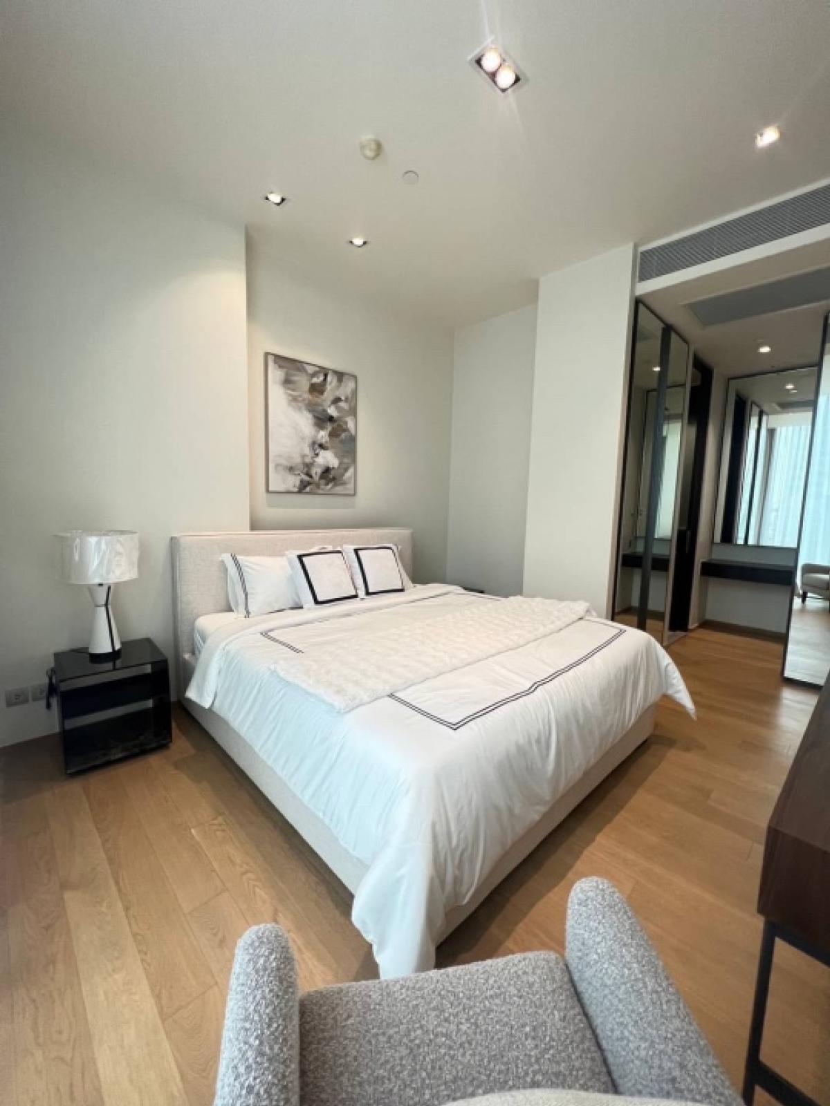 ขายคอนโดวิทยุ ชิดลม หลังสวน : 📢👇 Sell with tenant til 31/10/26
DONT MISS THIS SPECIAL UNIT !! Only 300 meters away from one of popular mall in Bangkok Central Chidlom and direct street to prime area Sindhorn village, Velaa community mall, nice decoration, ready to move in now