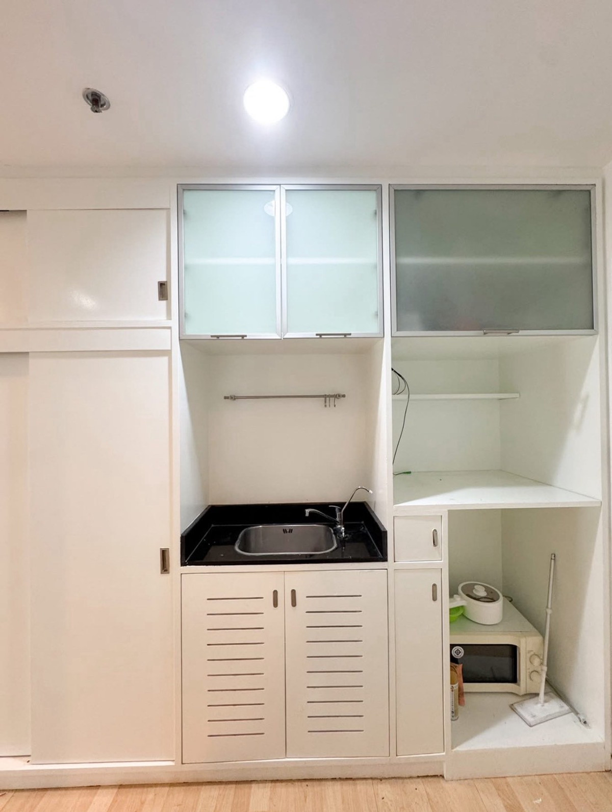 For RentCondoAri,Anusaowaree : ★ Noble Lite Ari ★ 32 sq m., 10+th floor (studio), ★ near BTS Ari ★ near La Villa, Big C Phahonyothin, University of the Thai Chamber of Commerce ★ Many amenities ★ Complete electrical appliances