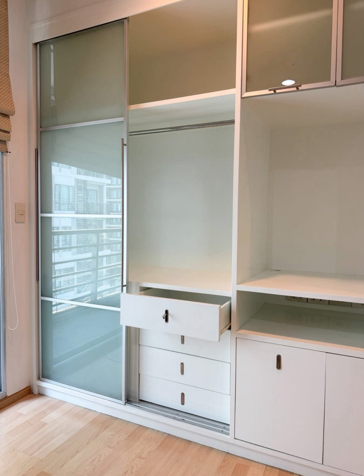 For RentCondoAri,Anusaowaree : ★ Noble Lite Ari ★ 32 sq m., 10+th floor (studio), ★ near BTS Ari ★ near La Villa, Big C Phahonyothin, University of the Thai Chamber of Commerce ★ Many amenities ★ Complete electrical appliances