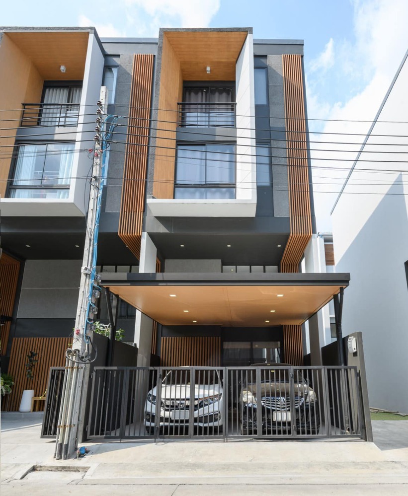 For RentTownhomePattanakan, Srinakarin : Townhome for rent, Shizen Phatthana, beautifully decorated, air conditioned, fully furnished, 3 bedrooms, 4 bathrooms, rental price 65,000 baht per month.