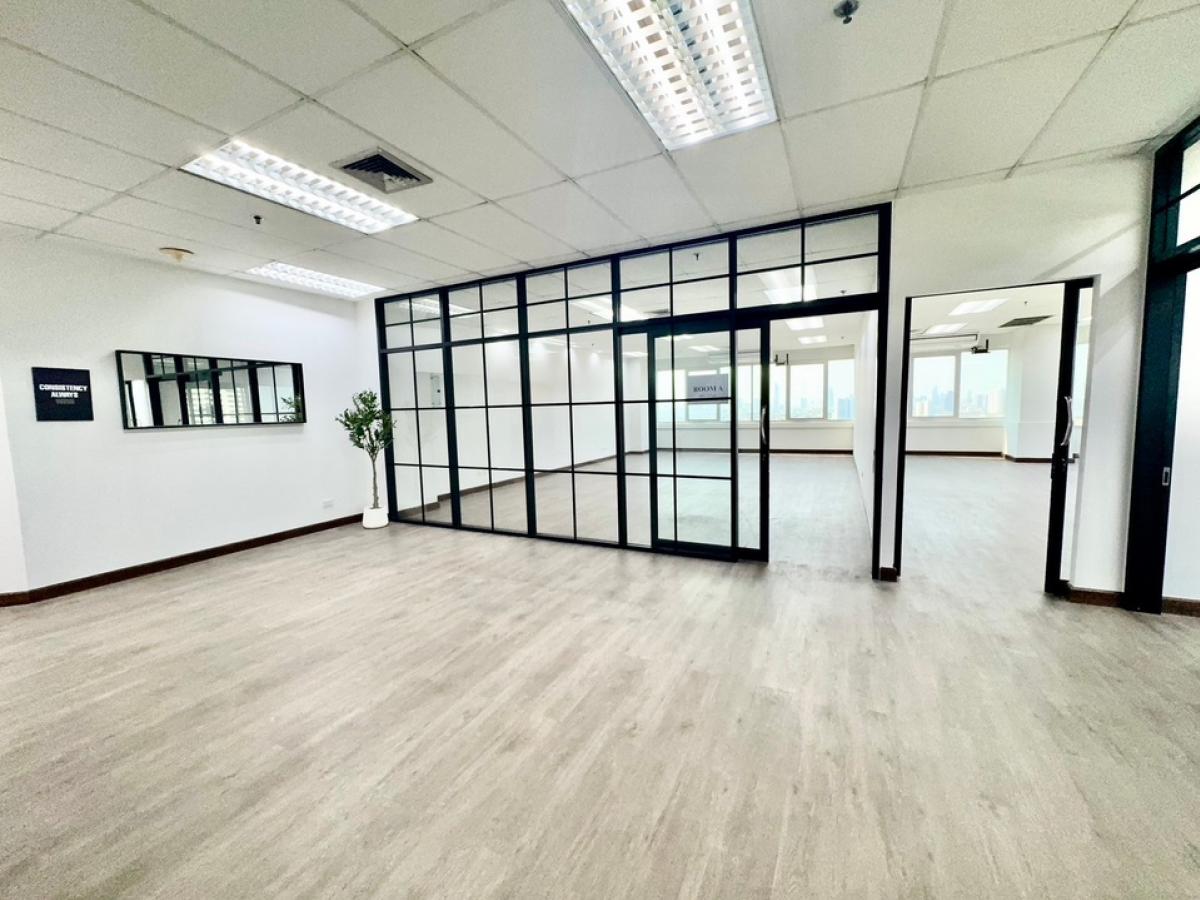 For RentOfficeRama3 (Riverside),Satupadit : Office for rent, River view, BRT, Dan Temple, with convenient parking.