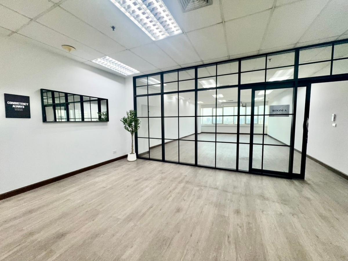 For RentOfficeRama3 (Riverside),Satupadit : Office for rent, River view, BRT, Dan Temple, with convenient parking.