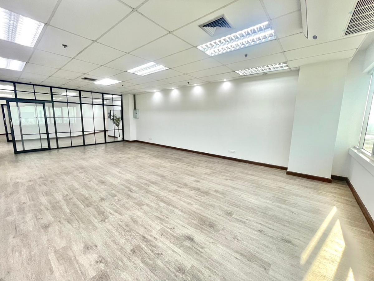 For RentOfficeRama3 (Riverside),Satupadit : Office for rent, River view, BRT, Dan Temple, with convenient parking.