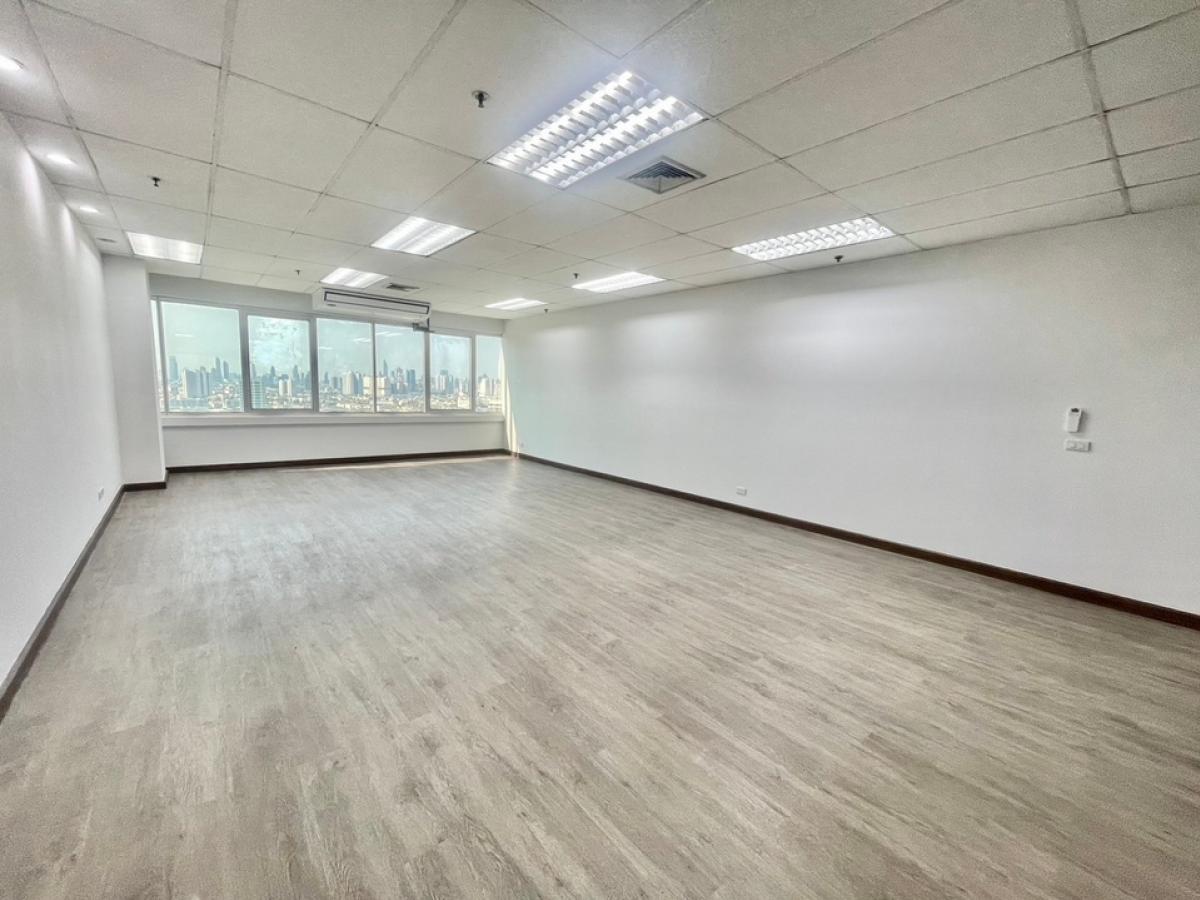 For RentOfficeRama3 (Riverside),Satupadit : Office for rent, River view, BRT, Dan Temple, with convenient parking.