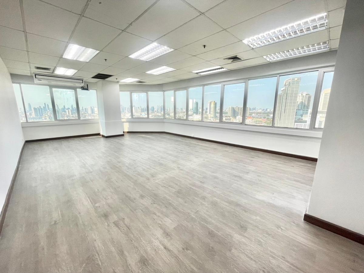 For RentOfficeRama3 (Riverside),Satupadit : Office for rent, River view, BRT, Dan Temple, with convenient parking.
