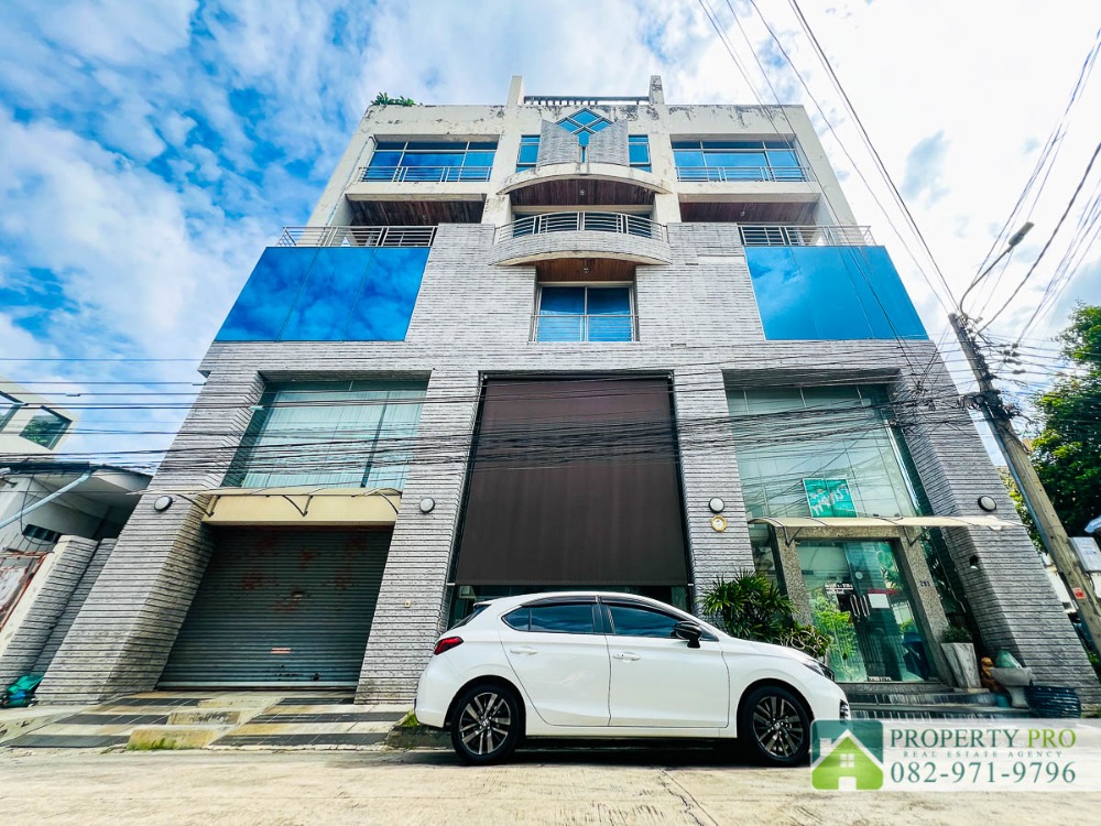 For SaleShop HouseRatchadapisek, Huaikwang, Suttisan : House Building 4 Storey for Sale Ratchadaniwet Yaek 2, 4 Bedroom 40 sqw 482 sqm good location with Elevator Near Huai Khwang, Ladprao, Pracha Uthit, Sutthisan : VW24S-003