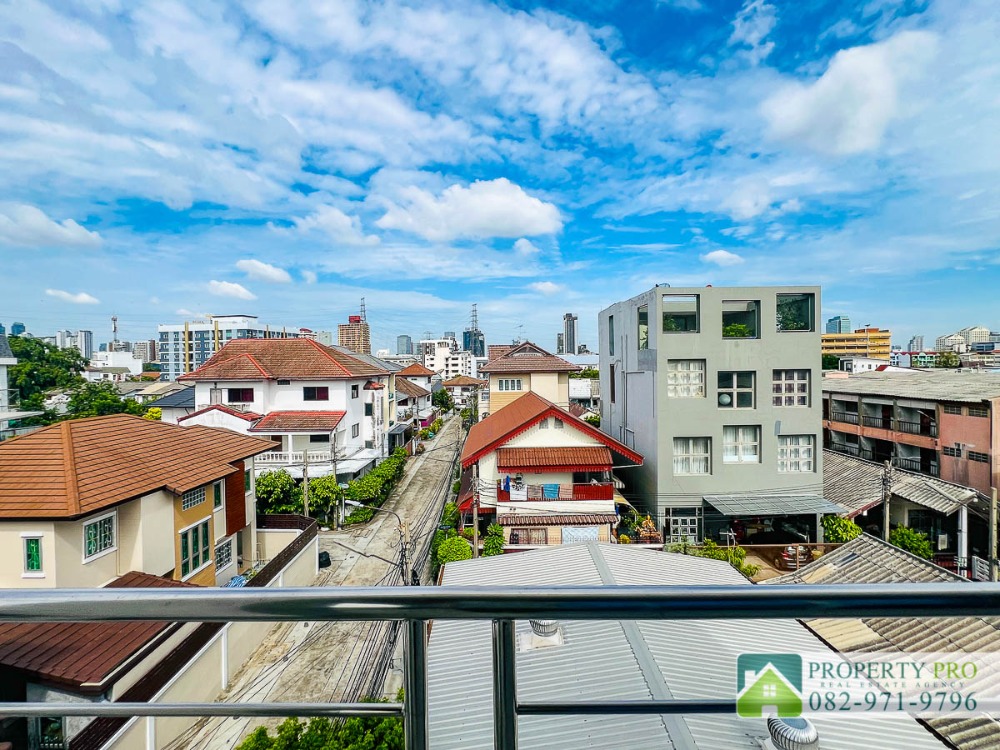 ขายอาคารพาณิชย์รัชดา ห้วยขวาง : ขาย บ้าน อาคาร 4 ชั้น รัชดานิเวศน์ แยก 2 แบบ 4 ห้องนอน 40 ตรว 482 ตรม ทิศใต้ มีลิฟท์ ใกล้ ห้วยขวาง ลาดพร้าว ประชาอุทิศ สุทธิสาร : VW24S-003