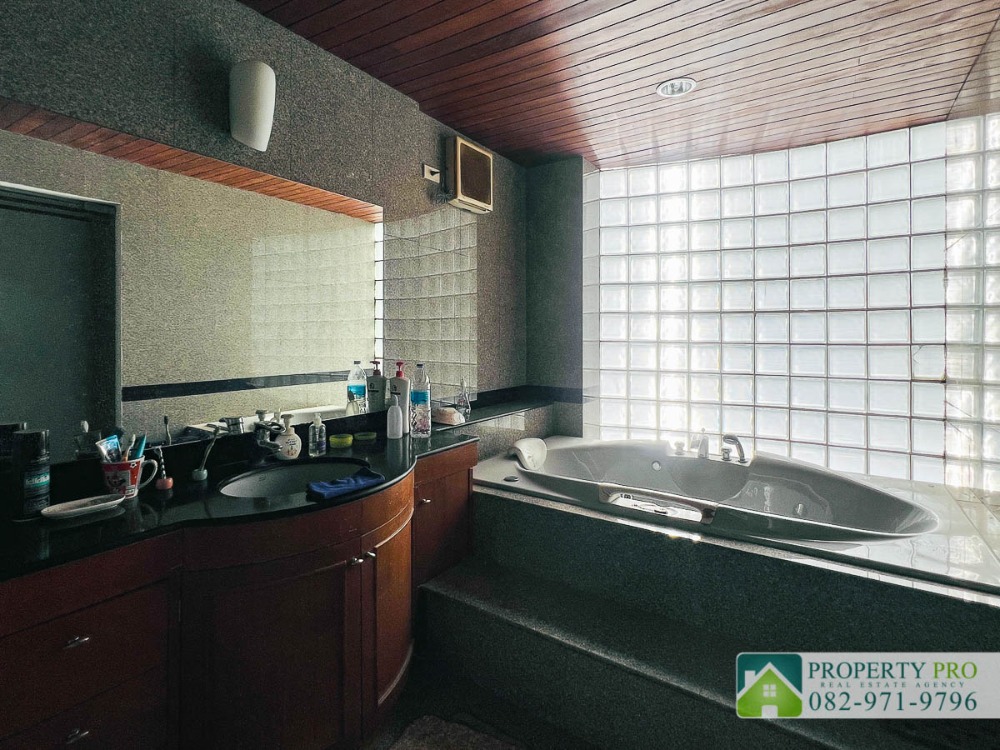 ขายอาคารพาณิชย์รัชดา ห้วยขวาง : ขาย บ้าน อาคาร 4 ชั้น รัชดานิเวศน์ แยก 2 แบบ 4 ห้องนอน 40 ตรว 482 ตรม ทิศใต้ มีลิฟท์ ใกล้ ห้วยขวาง ลาดพร้าว ประชาอุทิศ สุทธิสาร : VW24S-003