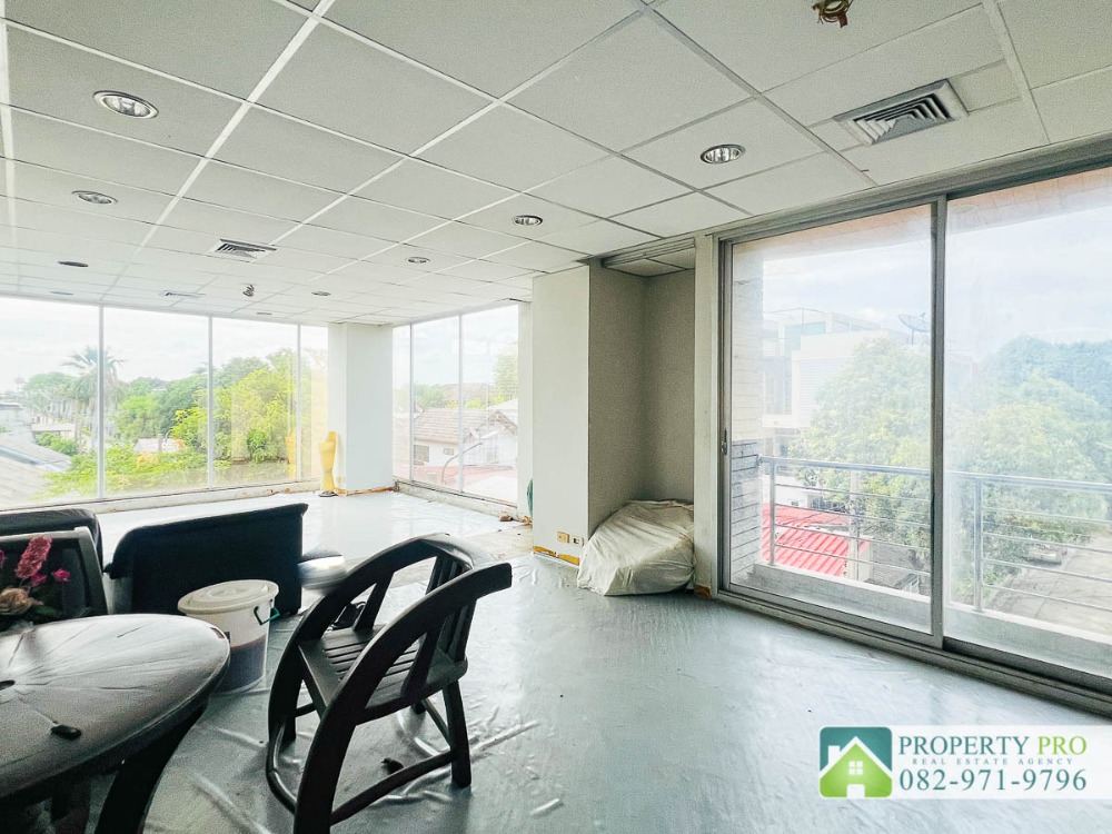 ขายอาคารพาณิชย์รัชดา ห้วยขวาง : ขาย บ้าน อาคาร 4 ชั้น รัชดานิเวศน์ แยก 2 แบบ 4 ห้องนอน 40 ตรว 482 ตรม ทิศใต้ มีลิฟท์ ใกล้ ห้วยขวาง ลาดพร้าว ประชาอุทิศ สุทธิสาร : VW24S-003