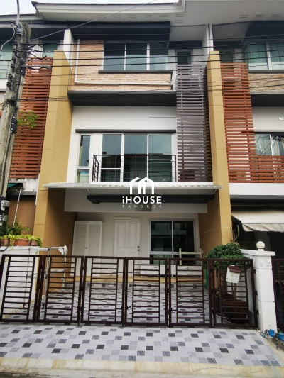 For SaleTownhomePattanakan, Srinakarin : House in good condition, close to the garden, common area